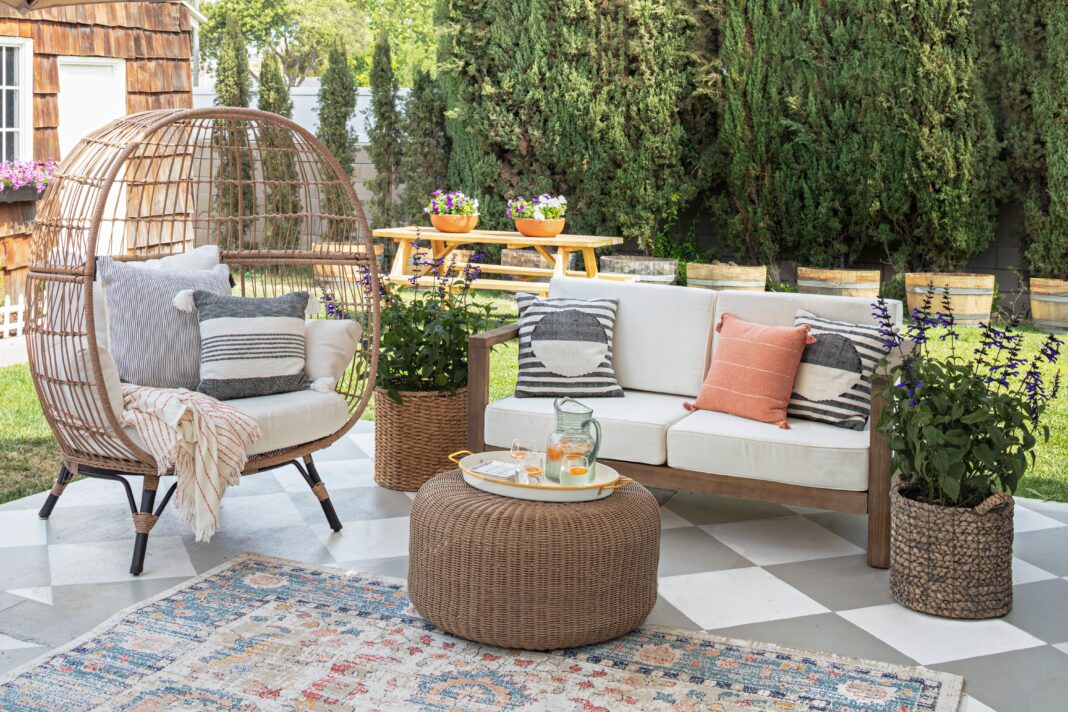 5 Ways to Style Your Outdoor Glider for a Cozy Look